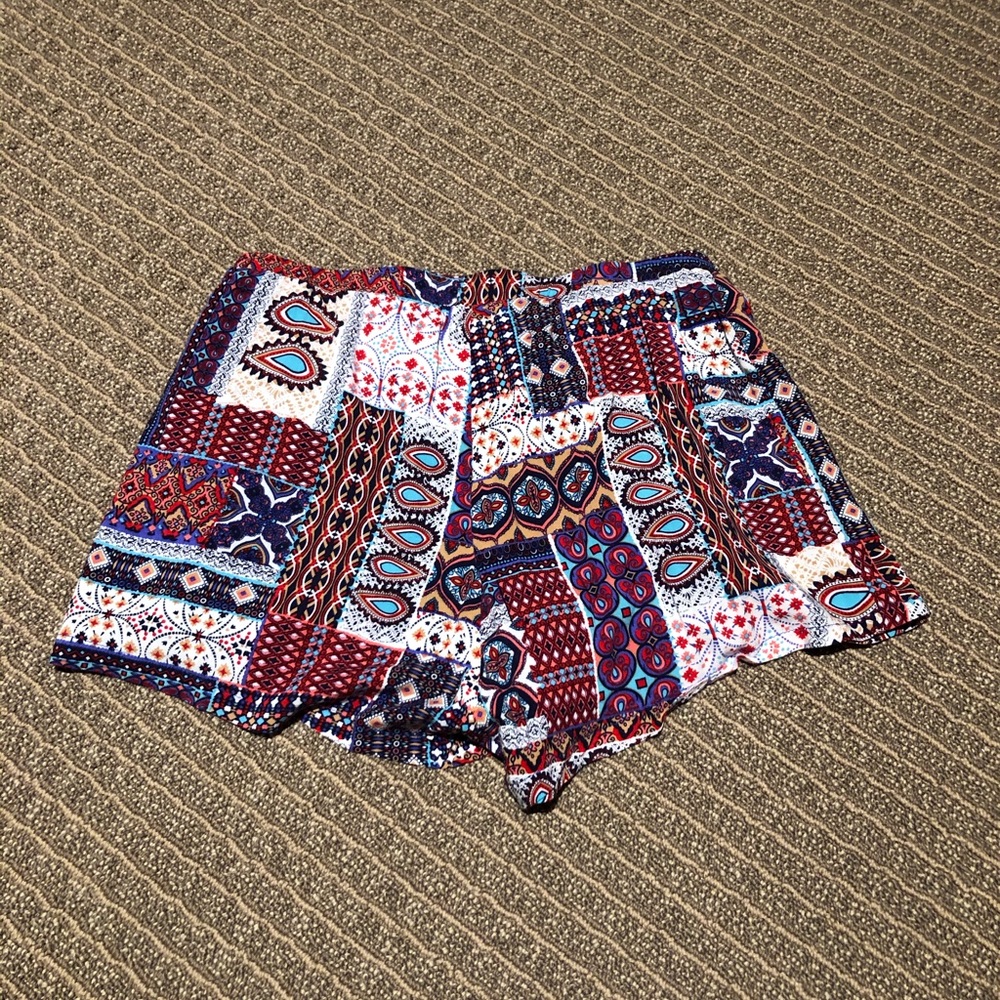One Way Shorts - Picture 4 of 4